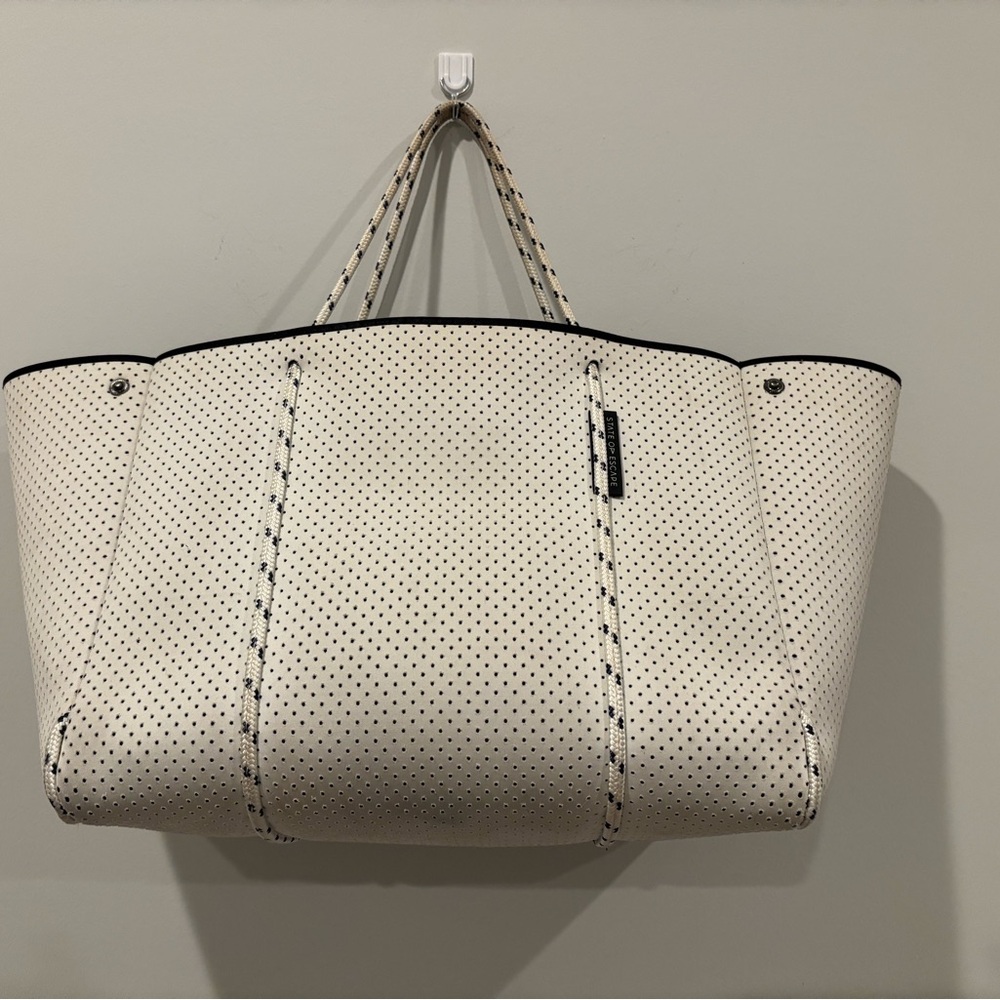 State of Escape white neoprene tote - Picture 12 of 13